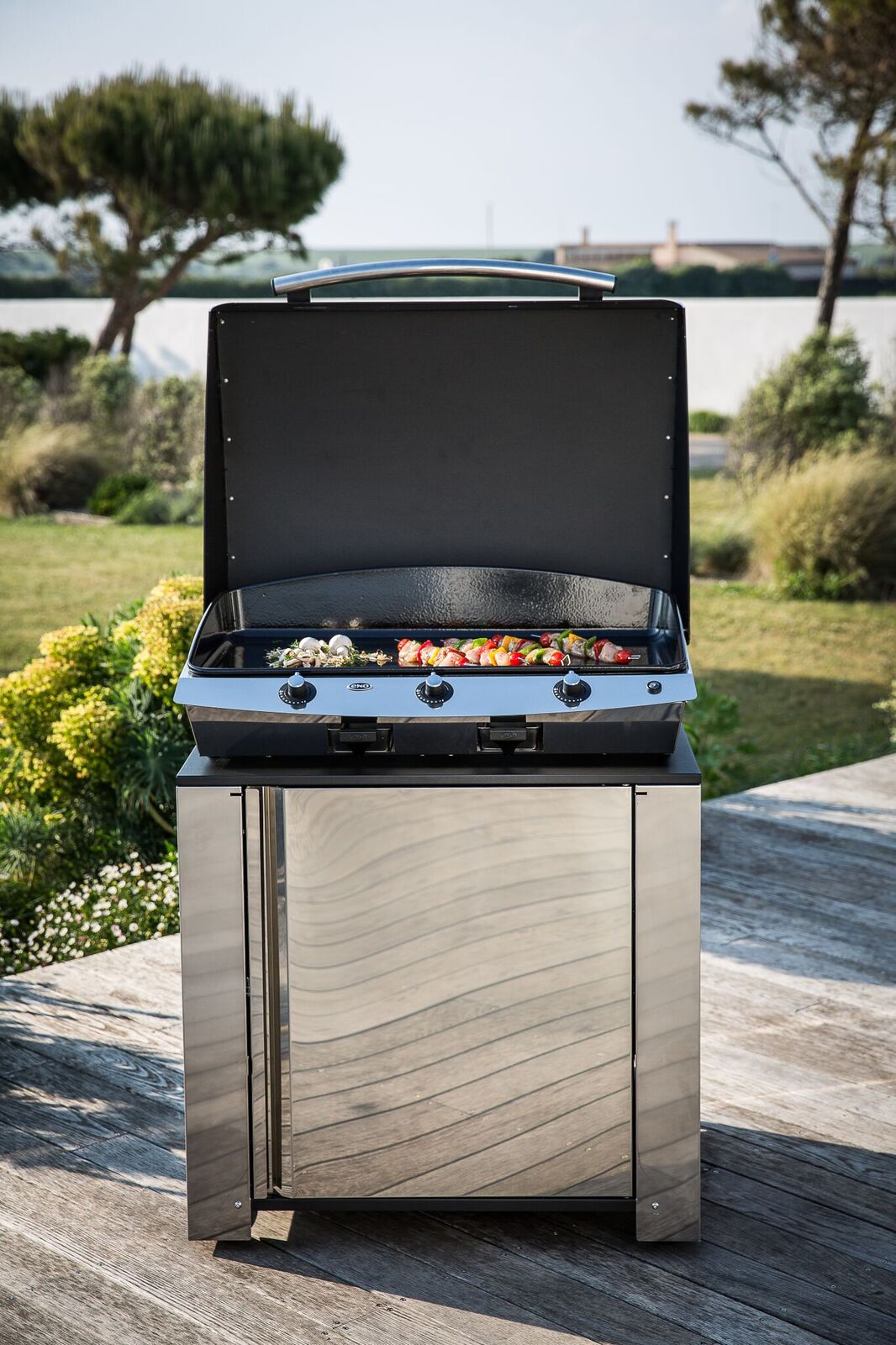 Cuisine extérieure inox facile d'entretien
