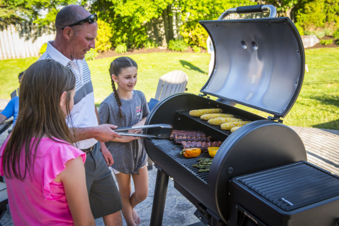 Broil King Barbecue Regal Pellet 500 ref 496055